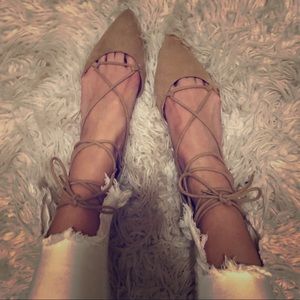 Pointy Toe Lace Up Flats Gold detail